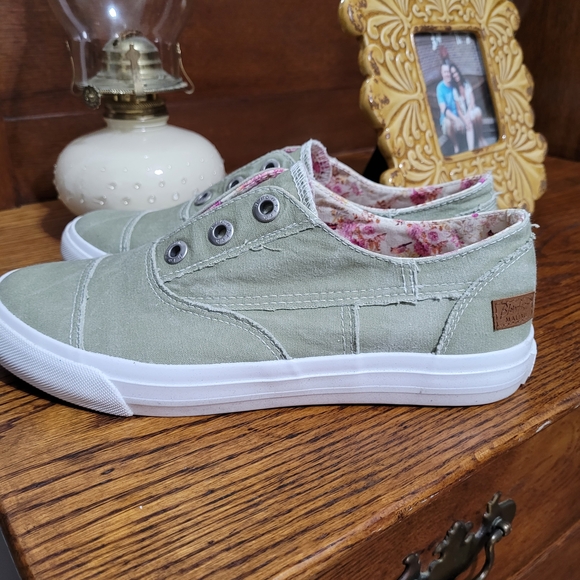 Sage Green Blowfish Slip-ons Size 8 WORN ONCE! - Picture 3 of 6